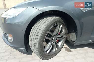 Лифтбек Tesla Model S 2015 в 
