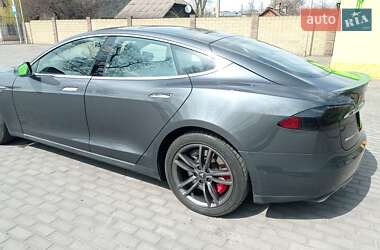 Лифтбек Tesla Model S 2015 в 