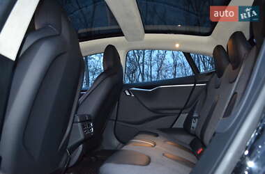 Лифтбек Tesla Model S 2015 в 