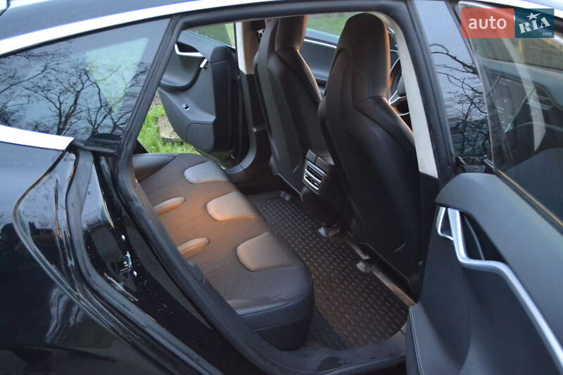 Лифтбек Tesla Model S 2015 в Днепре
