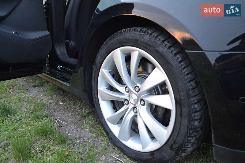 Лифтбек Tesla Model S 2015 в Днепре