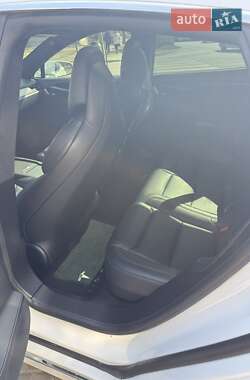 Лифтбек Tesla Model S 2020 в 