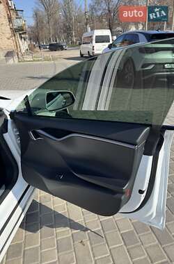 Лифтбек Tesla Model S 2020 в 