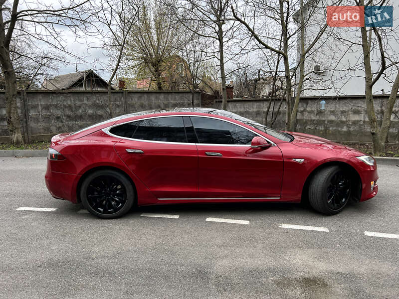 Лифтбек Tesla Model S 2016 в Виннице