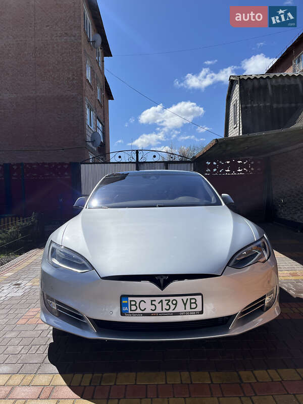 Tesla Model S 2016