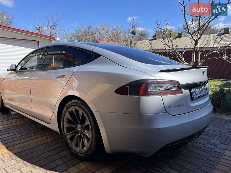 Ліфтбек Tesla Model S 2016 в Львові