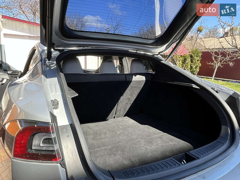 Ліфтбек Tesla Model S 2016 в Львові
