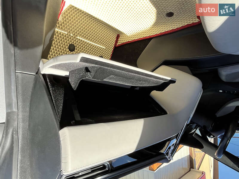 Ліфтбек Tesla Model S 2016 в Львові