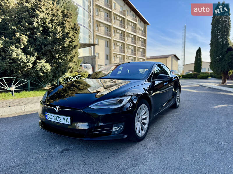 Лифтбек Tesla Model S 2018 в Львове
