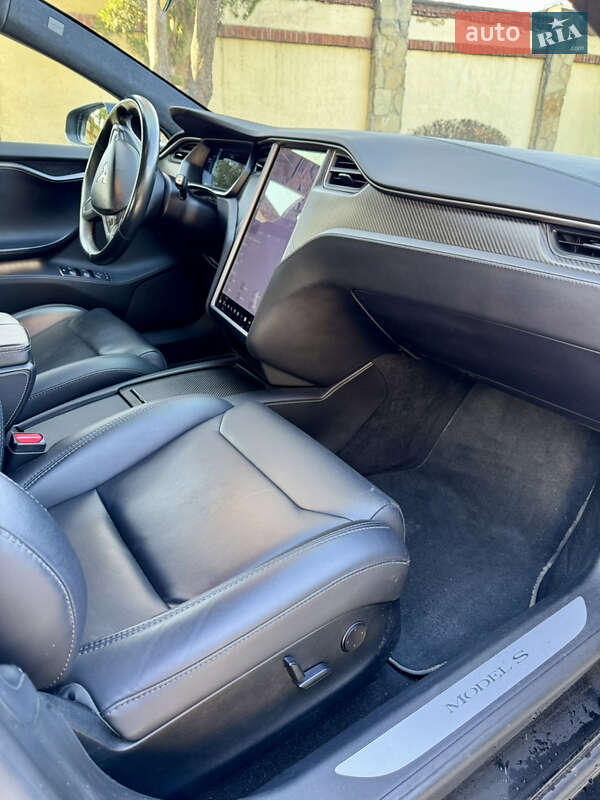 Лифтбек Tesla Model S 2018 в Львове