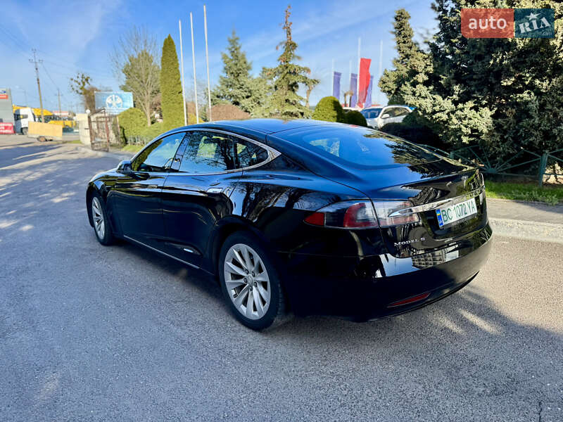 Лифтбек Tesla Model S 2018 в Львове