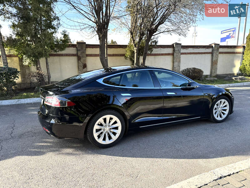 Лифтбек Tesla Model S 2018 в Львове