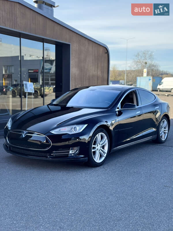 Tesla Model S 2012