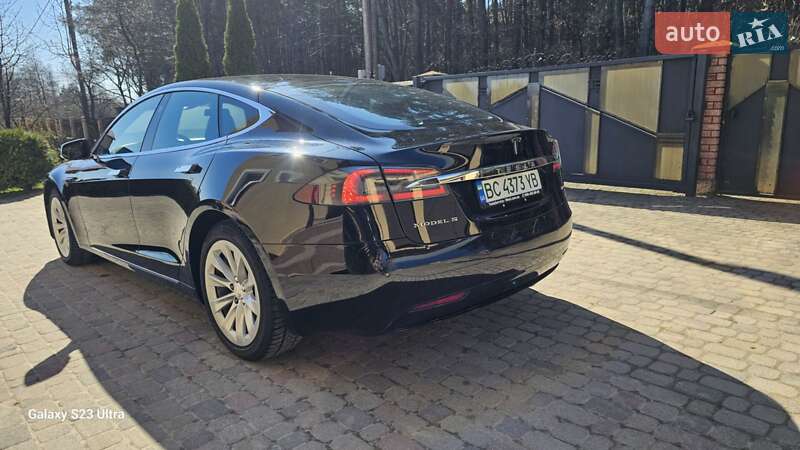 Лифтбек Tesla Model S 2017 в Львове