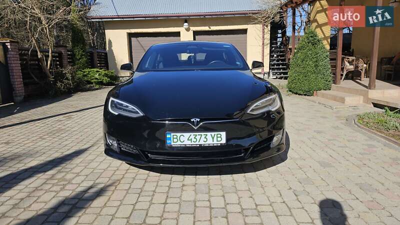 Лифтбек Tesla Model S 2017 в Львове