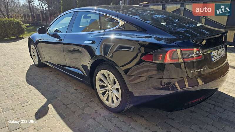 Лифтбек Tesla Model S 2017 в Львове