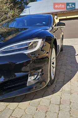 Лифтбек Tesla Model S 2017 в Львове