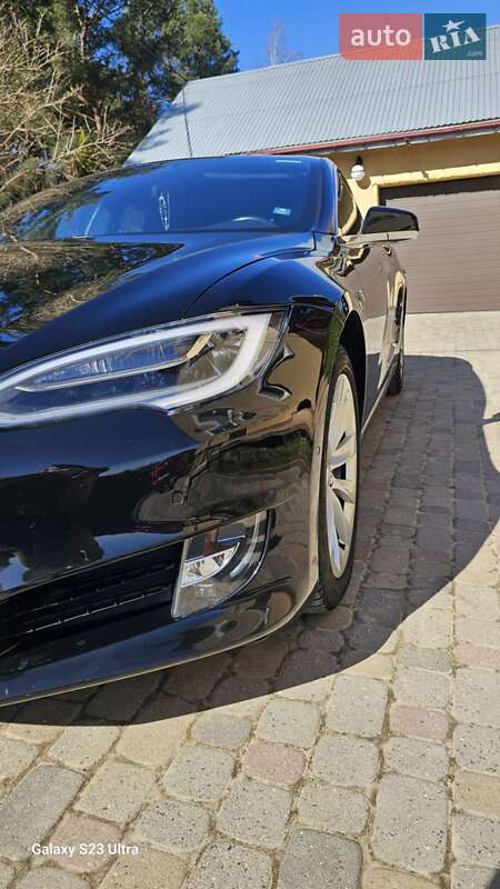 Лифтбек Tesla Model S 2017 в Львове