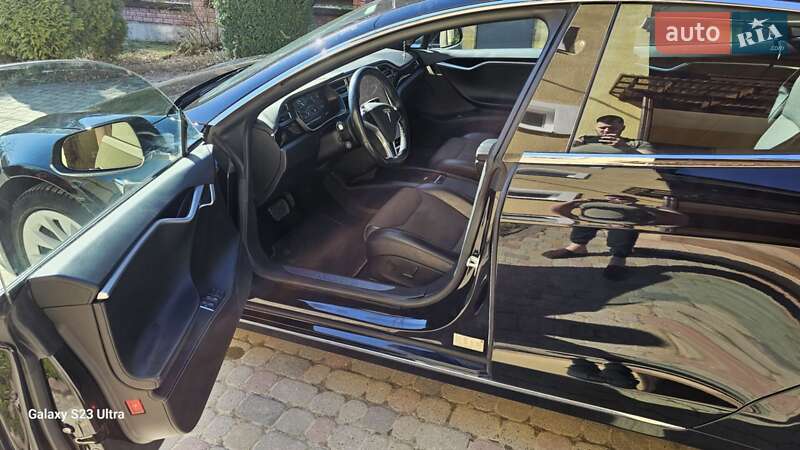 Лифтбек Tesla Model S 2017 в Львове