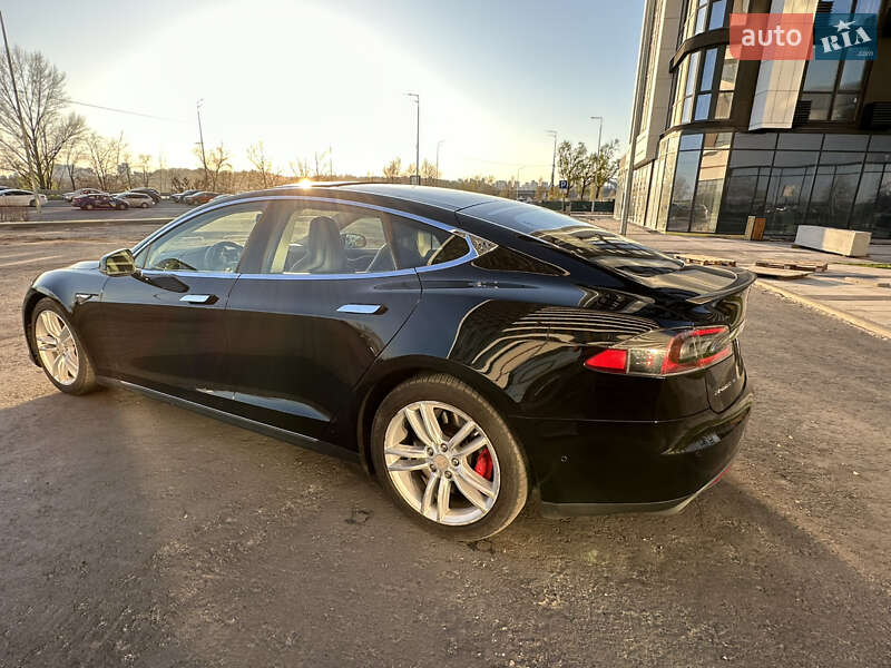 Ліфтбек Tesla Model S 2015 в Києві