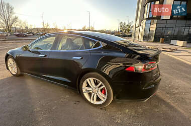 Лифтбек Tesla Model S 2015 в 