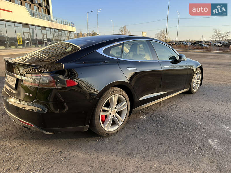 Ліфтбек Tesla Model S 2015 в Києві
