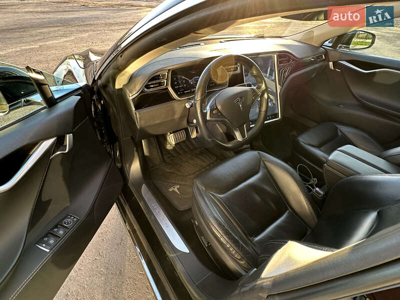 Ліфтбек Tesla Model S 2015 в Києві