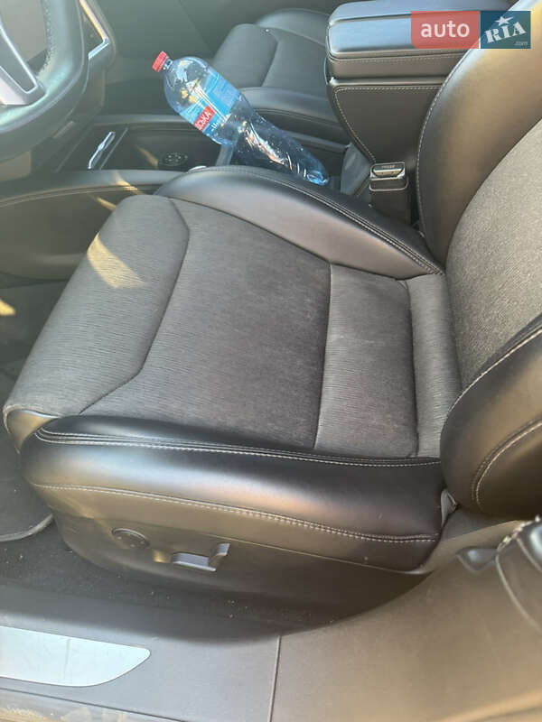 Лифтбек Tesla Model S 2017 в Киеве