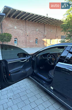 Лифтбек Tesla Model S 2013 в 