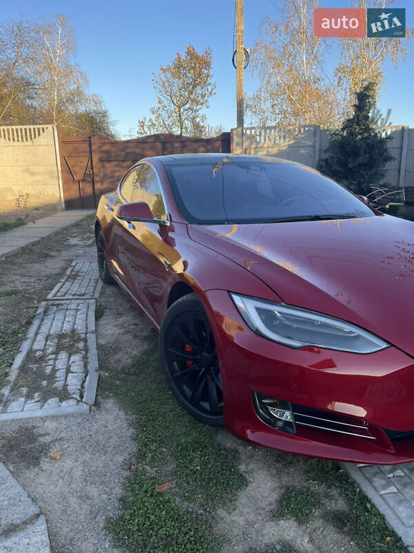 Лифтбек Tesla Model S 2016 в Виннице