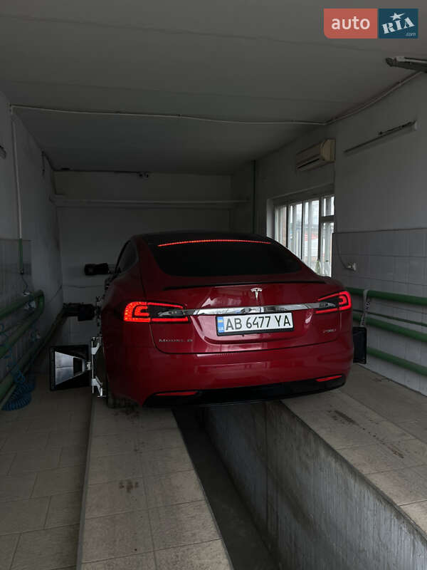 Лифтбек Tesla Model S 2016 в Виннице