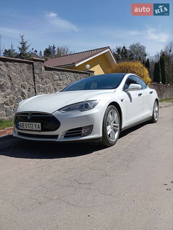 Tesla Model S 2015