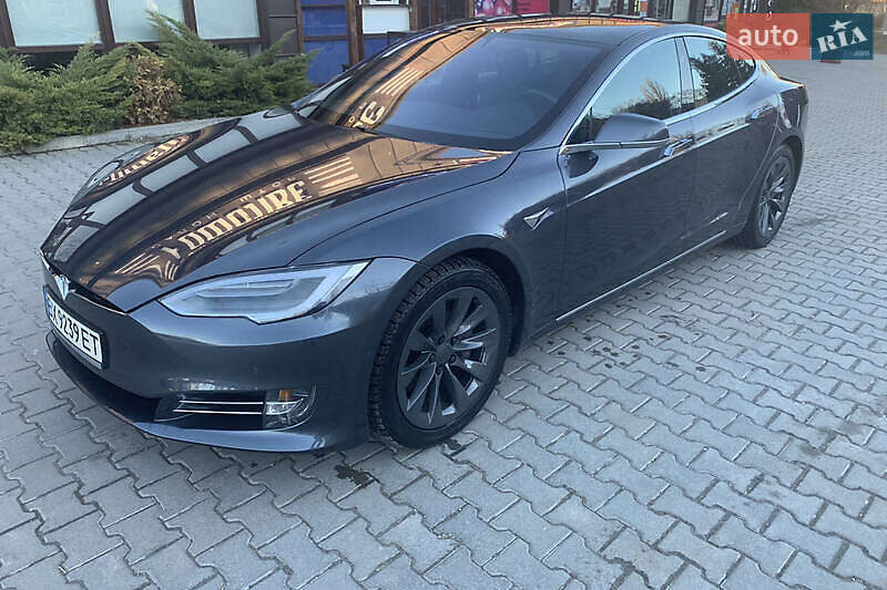 Лифтбек Tesla Model S 2019 в 