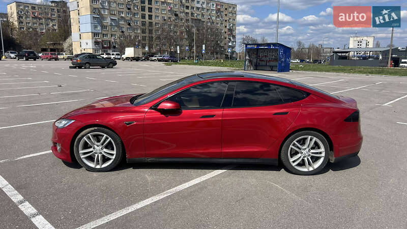 Лифтбек Tesla Model S 2016 в Киеве