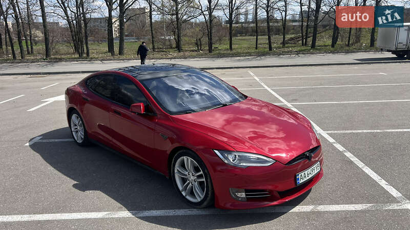 Лифтбек Tesla Model S 2016 в Киеве