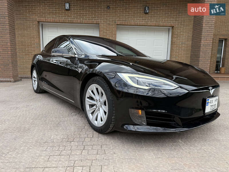 Лифтбек Tesla Model S 2017 в Харькове