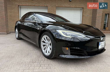 Лифтбек Tesla Model S 2017 в 