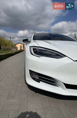 Лифтбек Tesla Model S 2019 в 