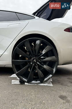 Лифтбек Tesla Model S 2019 в 