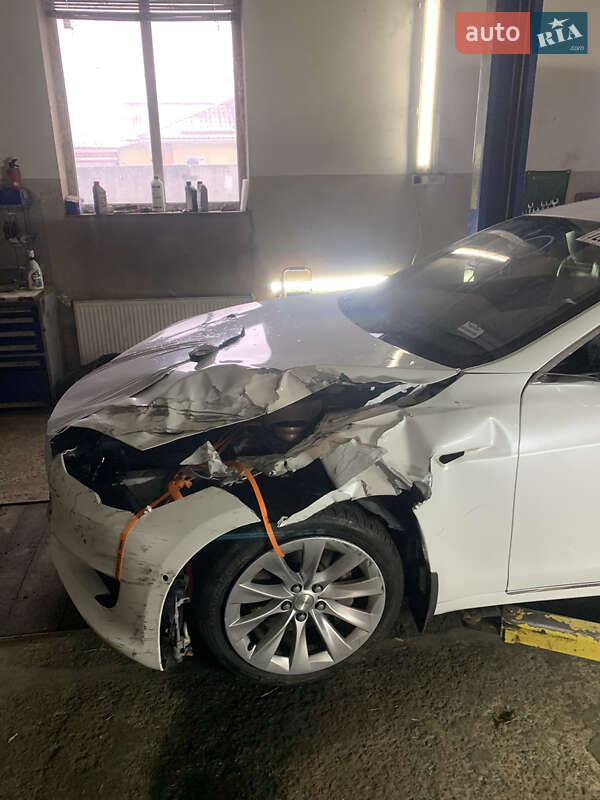 Лифтбек Tesla Model S 2016 в Ровно фото 5 Лифтбек Tesla Model S 2016 в Ровно