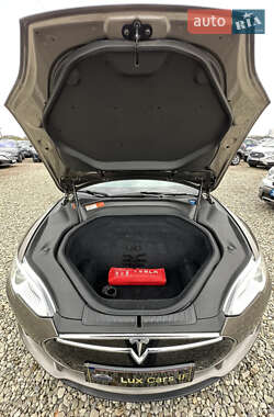 Лифтбек Tesla Model S 2015 в 