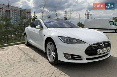 Лифтбек Tesla Model S 2015 в 
