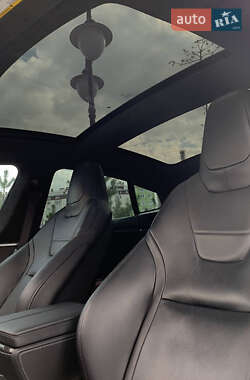 Лифтбек Tesla Model S 2015 в 