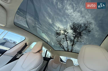 Лифтбек Tesla Model S 2017 в 