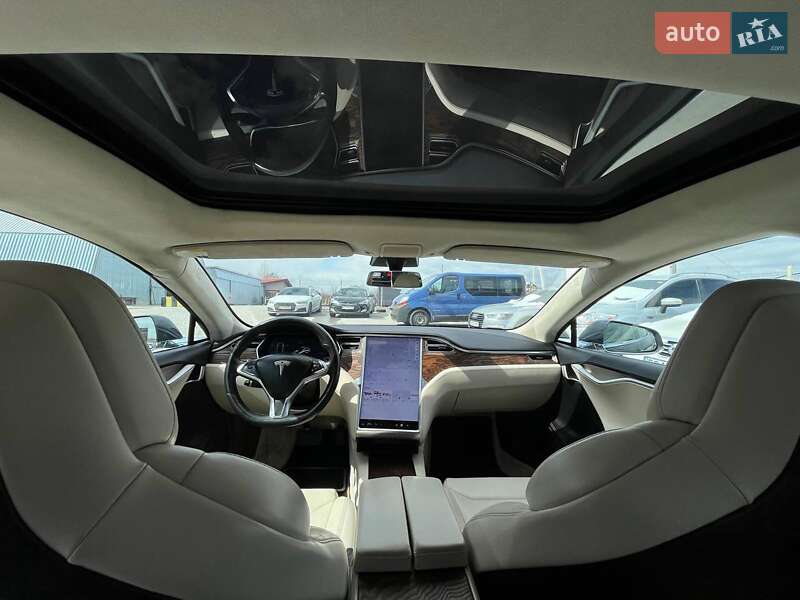 Ліфтбек Tesla Model S 2017 в Львові