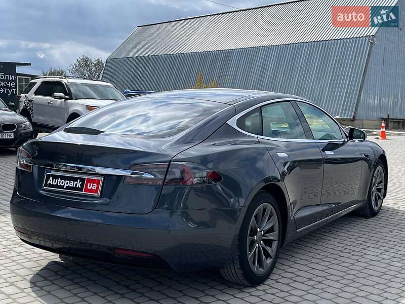 Ліфтбек Tesla Model S 2017 в Львові