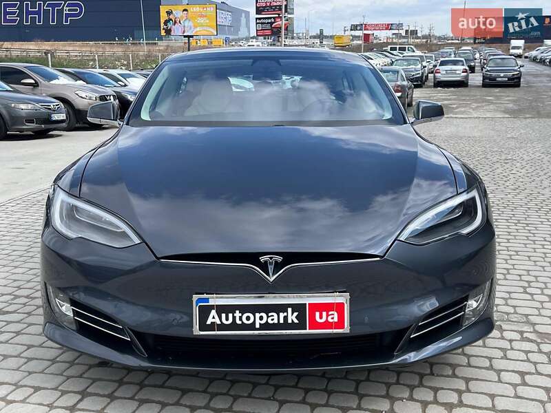 Ліфтбек Tesla Model S 2017 в Львові