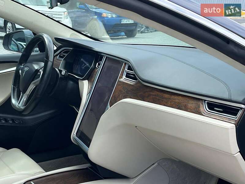 Ліфтбек Tesla Model S 2017 в Львові