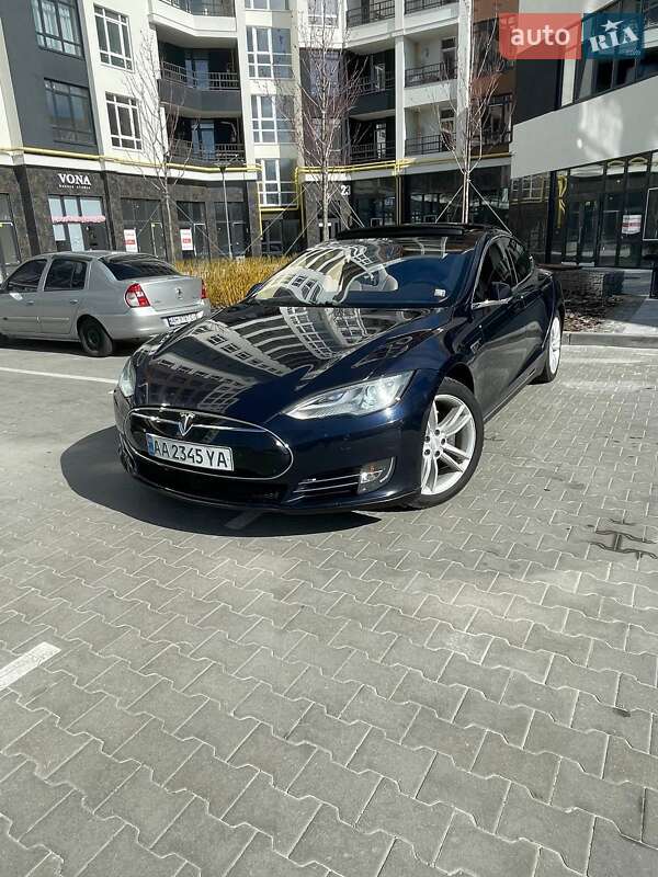 Tesla Model S 2014