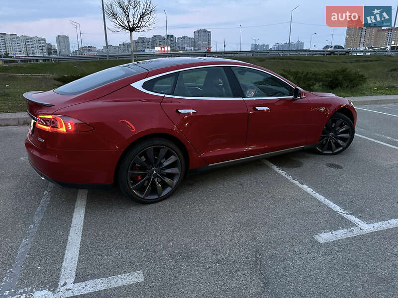 Ліфтбек Tesla Model S 2015 в Києві